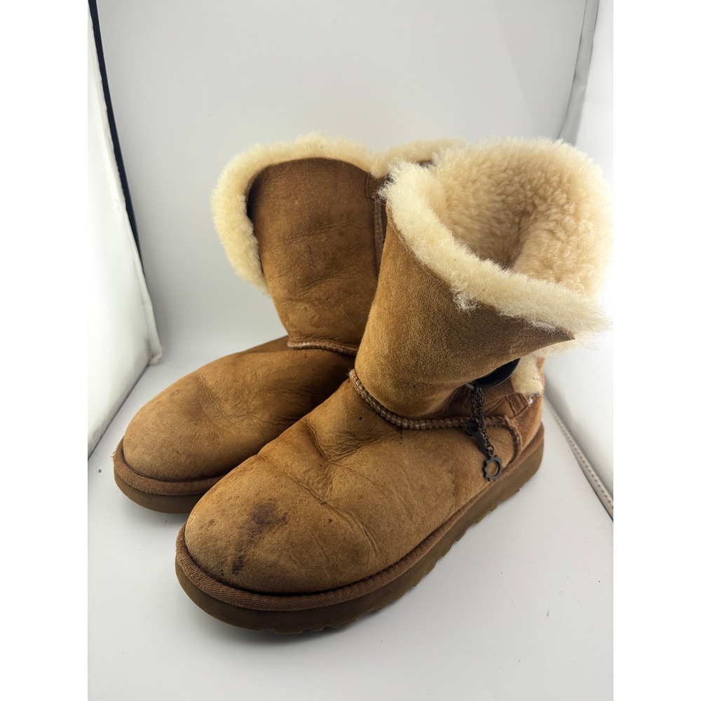UGG Australia Bailey Button Chestnut Suede Sheepskin Boots 1103840 Womens 8